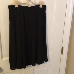 Liz Claiborne Black crepe skirt sz 10